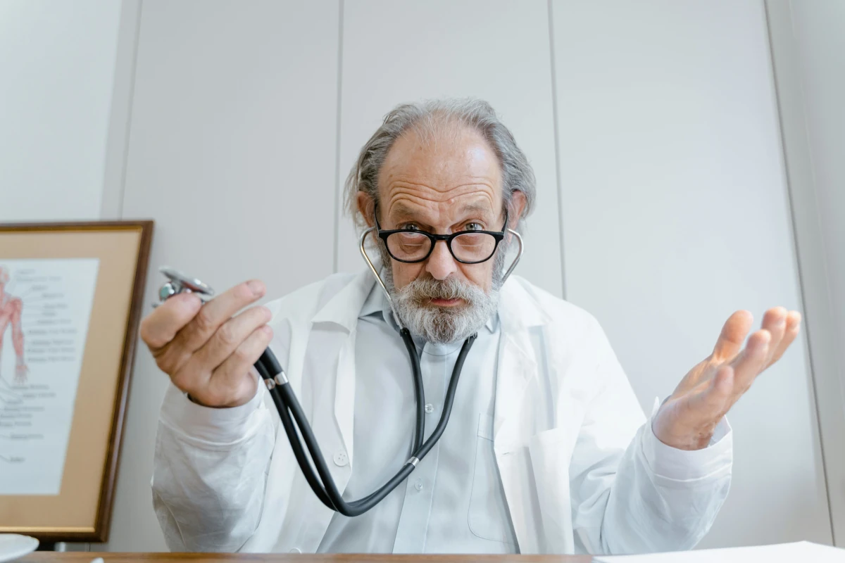 M&eacute;decin et sophrologie : peut-il recommander un sophrologue ? (r&egrave;gles 2026)